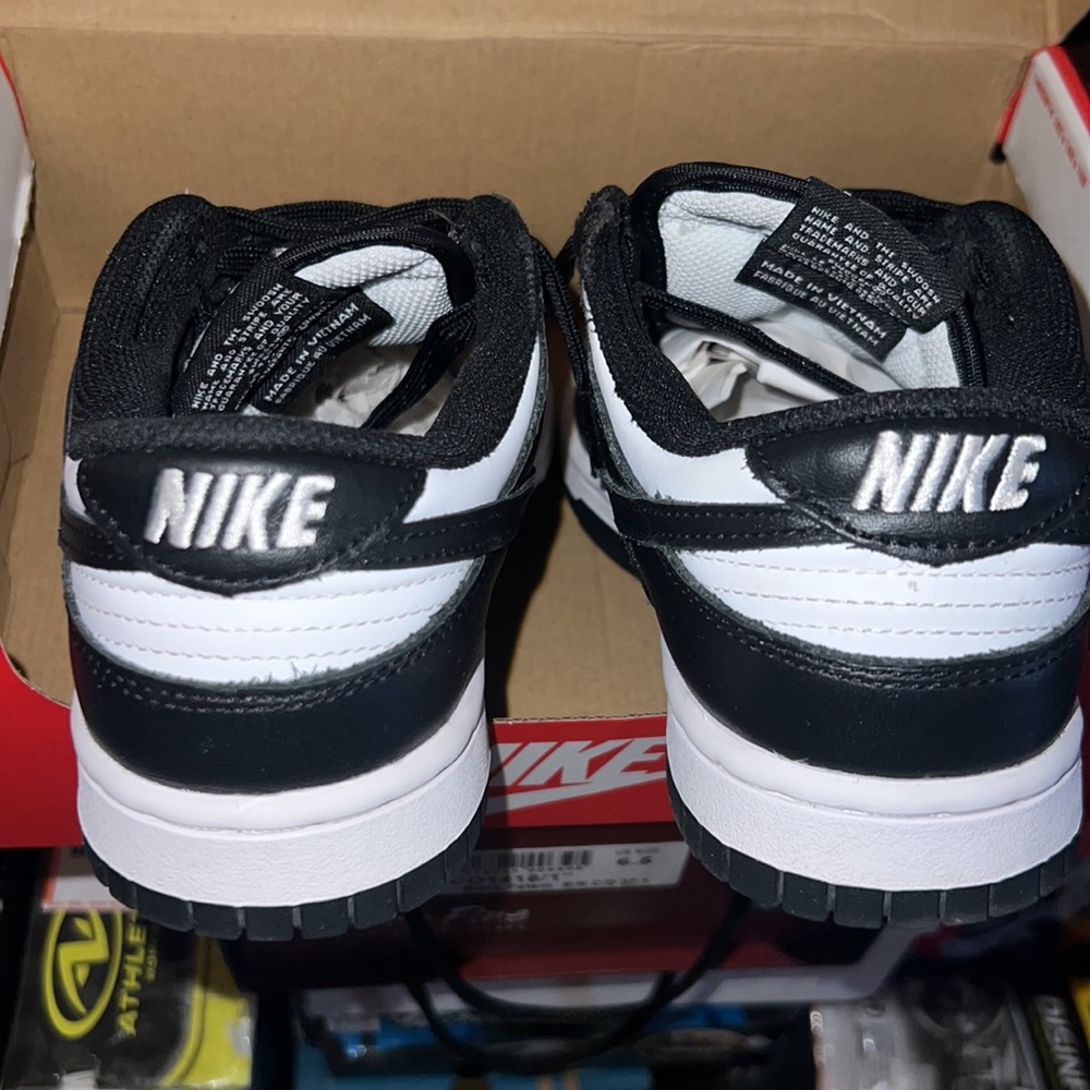 Panda Nike dunks - Picture 2 of 4